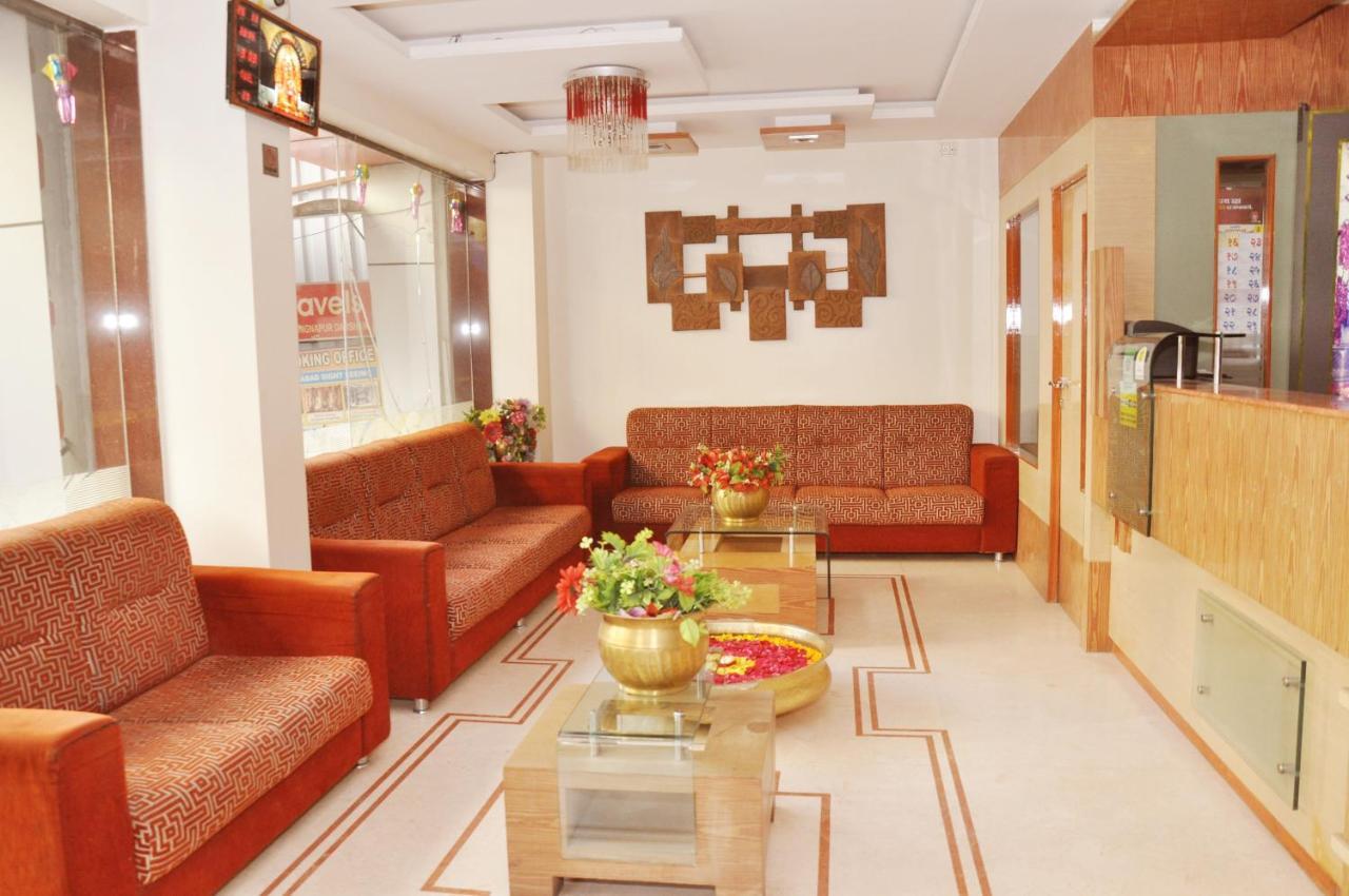 Hotel Sai Suraj Park Ширді Екстер'єр фото