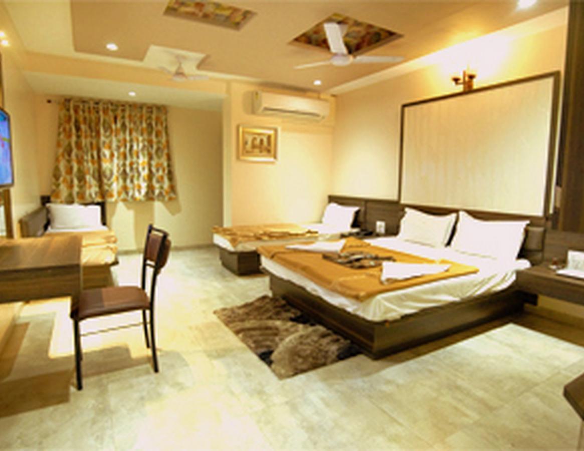 Hotel Sai Suraj Park Ширді Екстер'єр фото