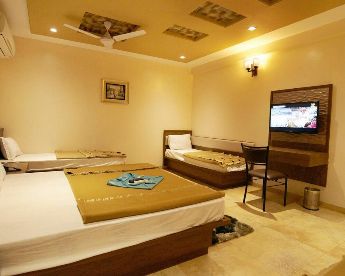 Hotel Sai Suraj Park Ширді Екстер'єр фото
