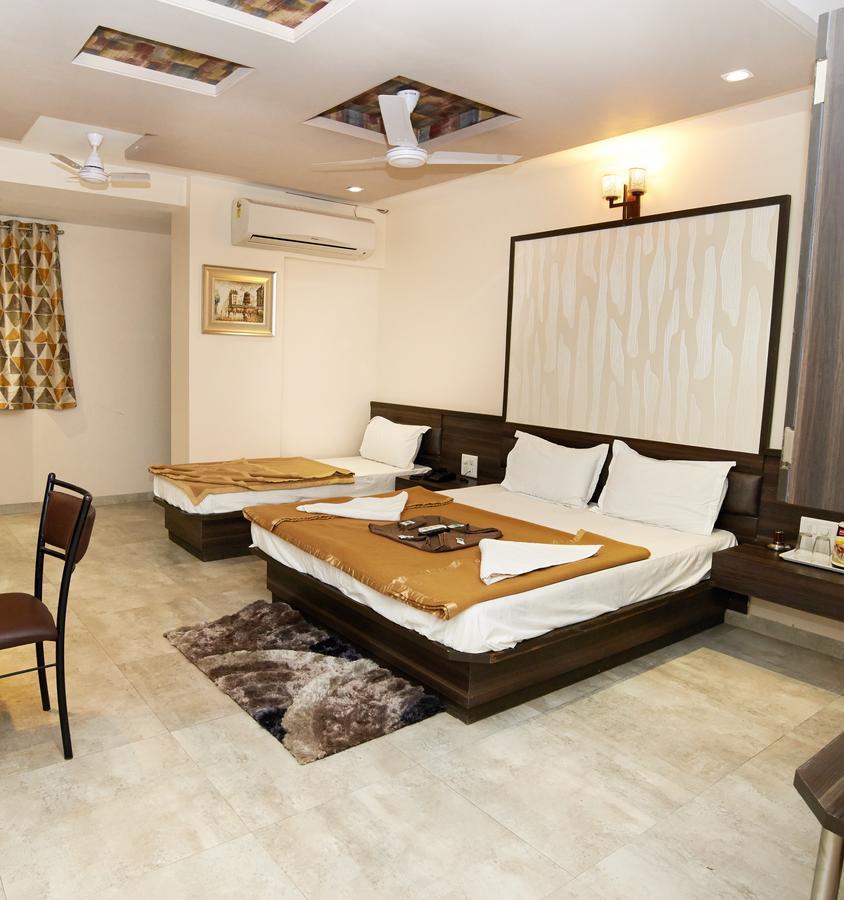 Hotel Sai Suraj Park Ширді Екстер'єр фото