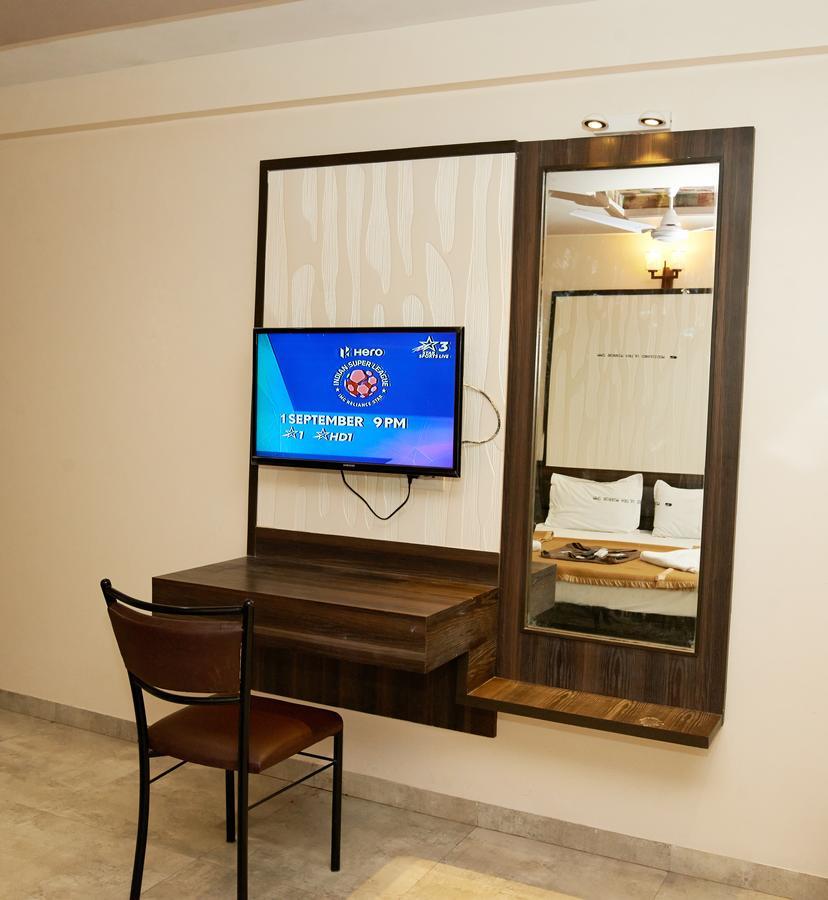 Hotel Sai Suraj Park Ширді Екстер'єр фото