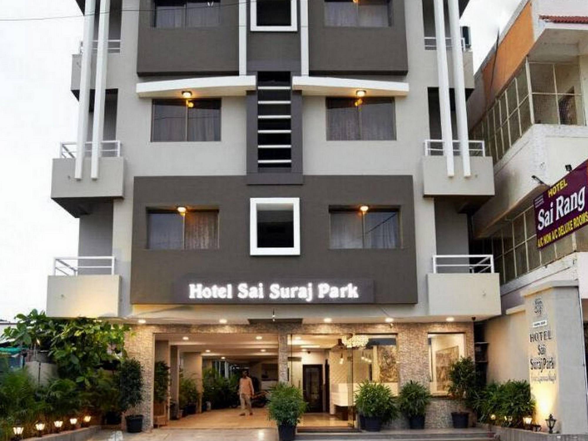 Hotel Sai Suraj Park Ширді Екстер'єр фото