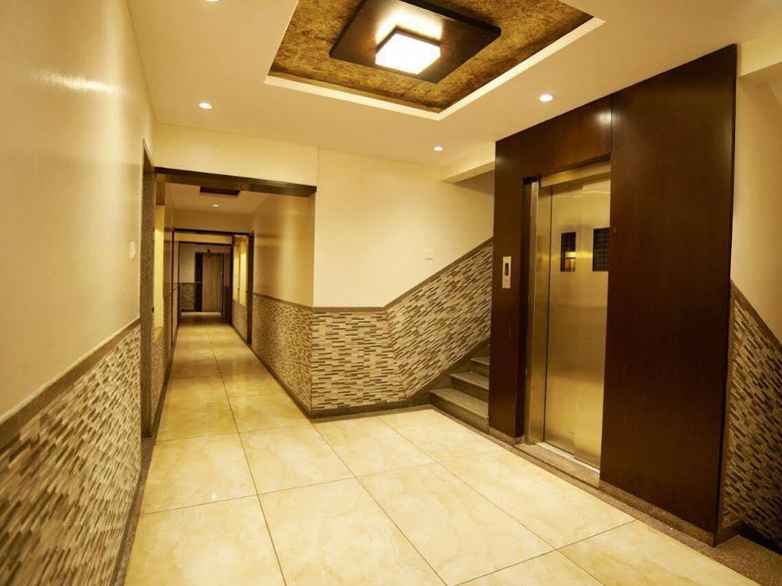 Hotel Sai Suraj Park Ширді Екстер'єр фото