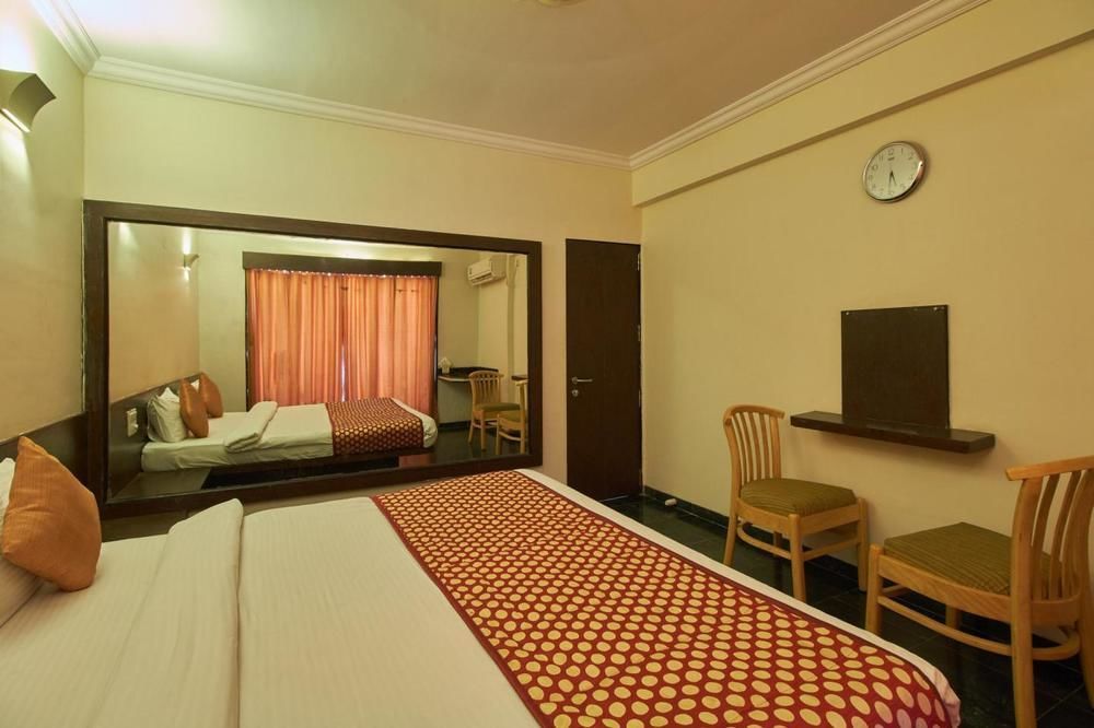 Hotel Sai Suraj Park Ширді Екстер'єр фото