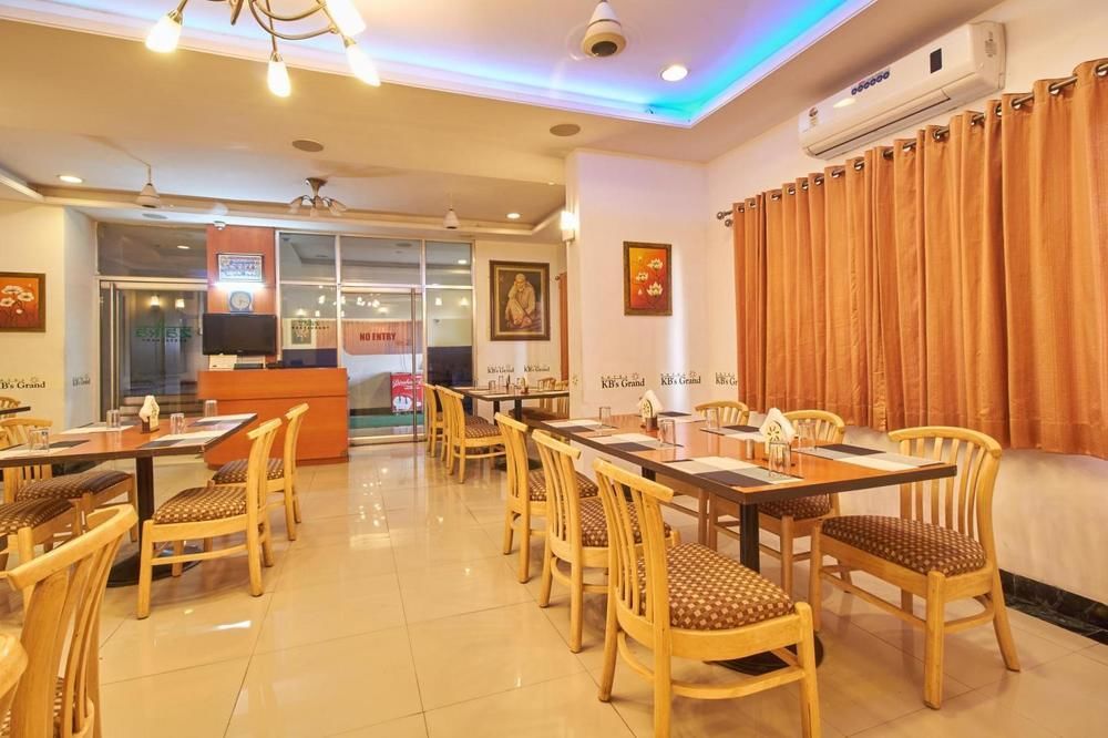 Hotel Sai Suraj Park Ширді Екстер'єр фото