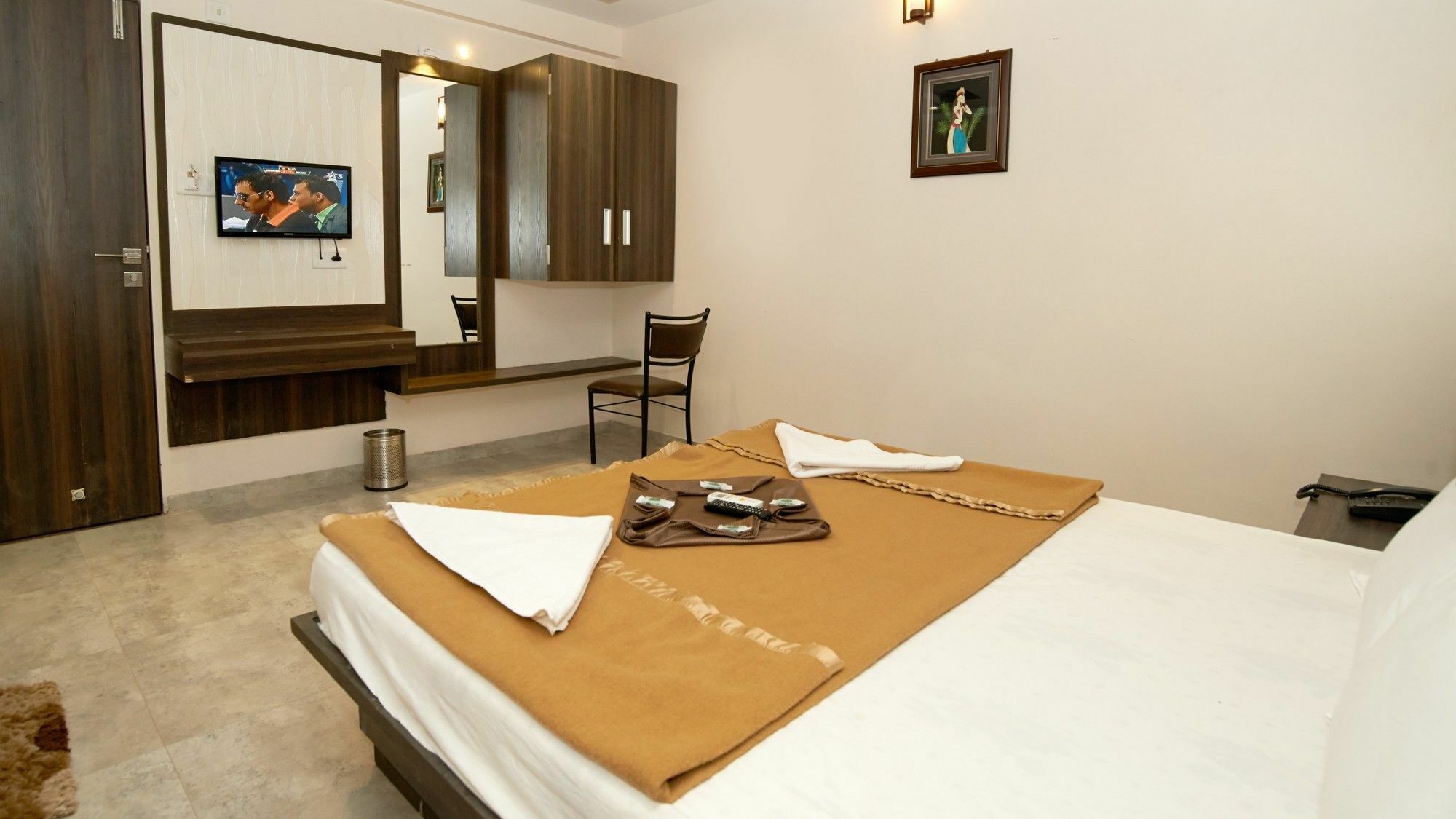 Hotel Sai Suraj Park Ширді Екстер'єр фото
