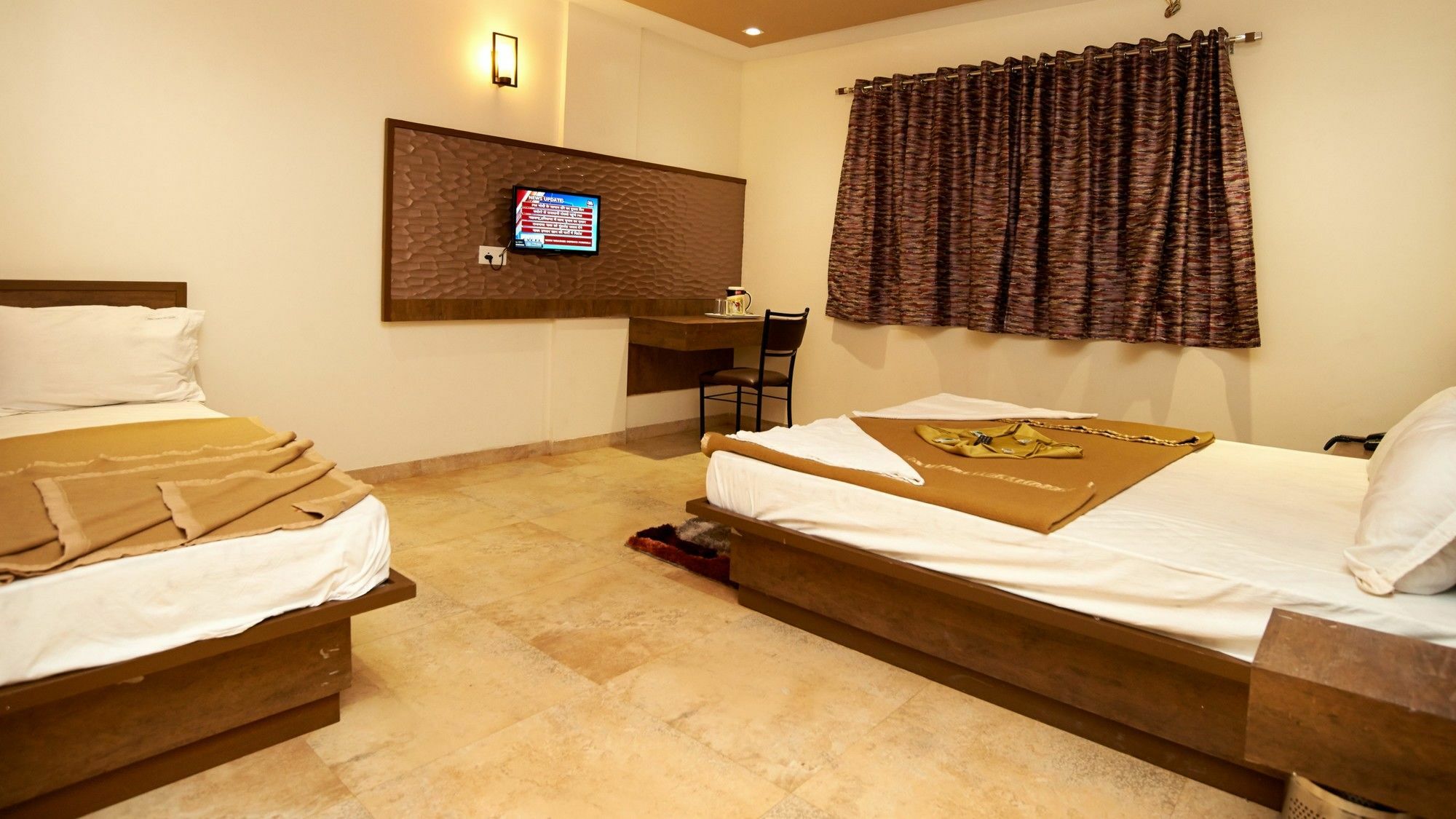 Hotel Sai Suraj Park Ширді Екстер'єр фото