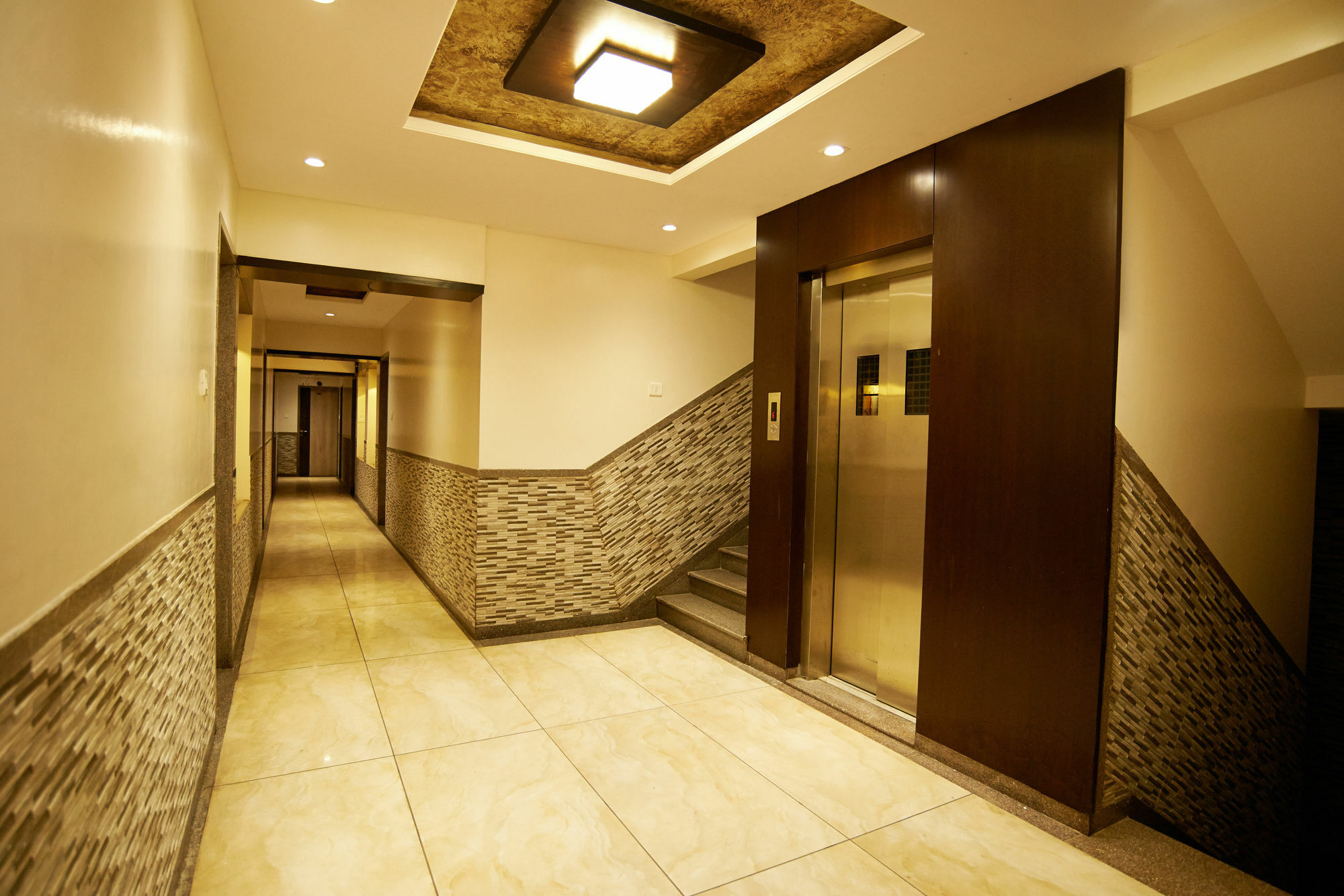 Hotel Sai Suraj Park Ширді Екстер'єр фото
