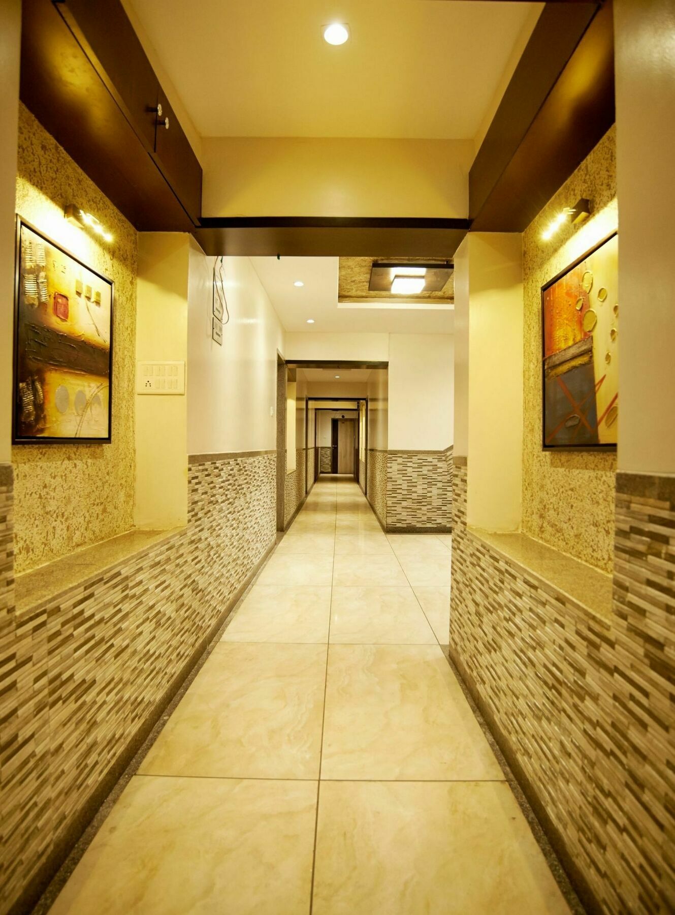 Hotel Sai Suraj Park Ширді Екстер'єр фото
