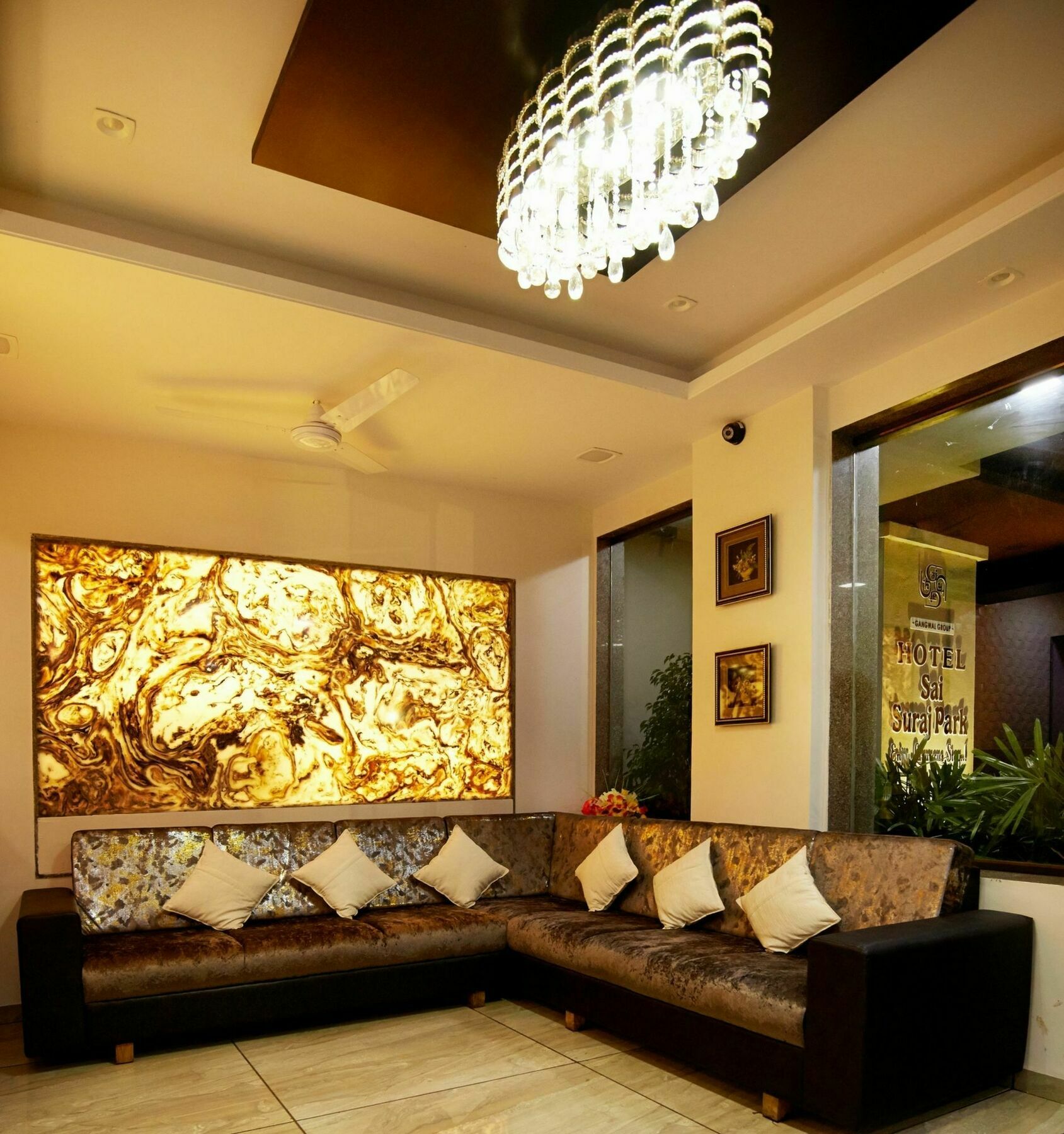Hotel Sai Suraj Park Ширді Екстер'єр фото