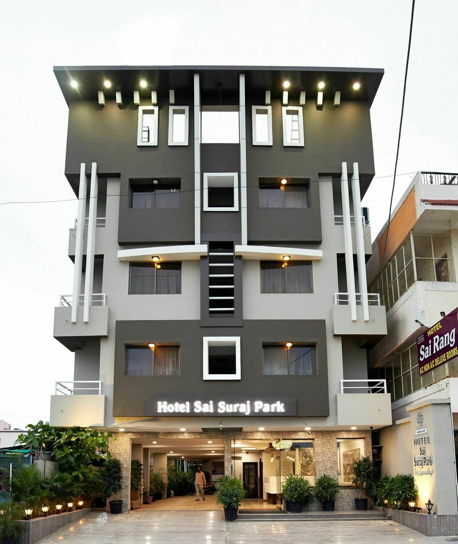 Hotel Sai Suraj Park Ширді Екстер'єр фото